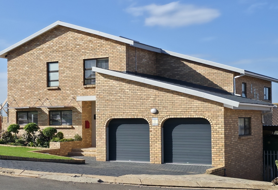 4 Bedroom Property for Sale in Wavecrest Eastern Cape